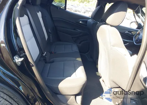 2025 Chevrolet Trax Fwd 1Rs from USA, damaged, VIN KL77LGEP2SC122202